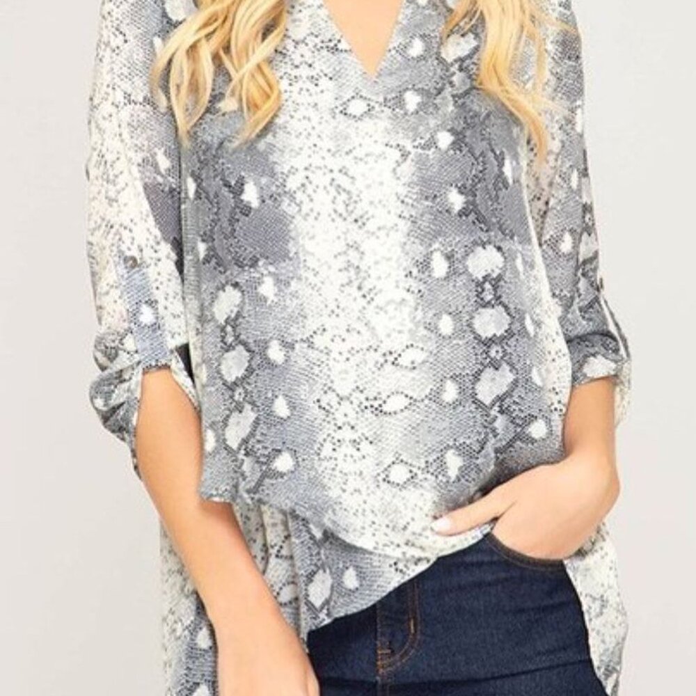 Hi-lo, 3/4 roll-up sleeve top